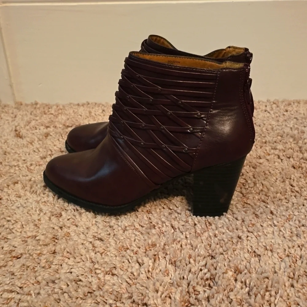 Women's Avenue Burgundy Cloudwalkers Ankle Boots Size 8.5W (0718)